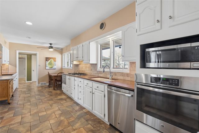 7254 Wilshire Boulevard, Windsor Heights, IA 50324