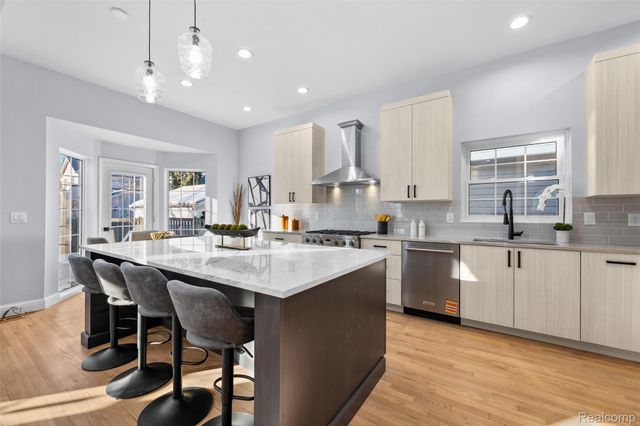 870 Davis Avenue, Birmingham, MI 48009