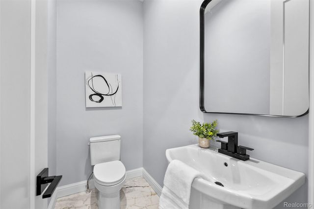 870 Davis Avenue, Birmingham, MI 48009