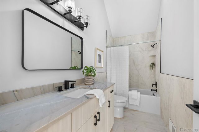 870 Davis Avenue, Birmingham, MI 48009