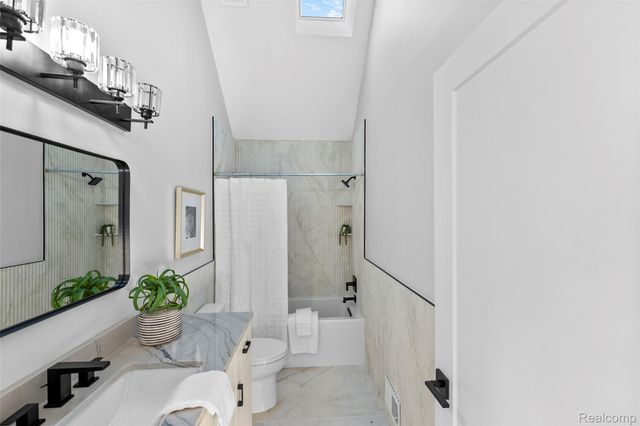 870 Davis Avenue, Birmingham, MI 48009