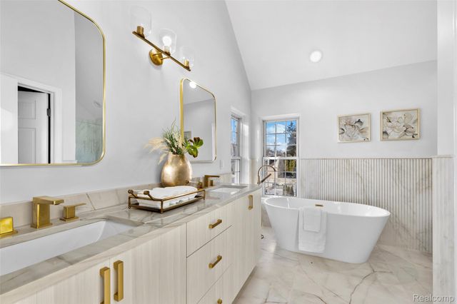 870 Davis Avenue, Birmingham, MI 48009