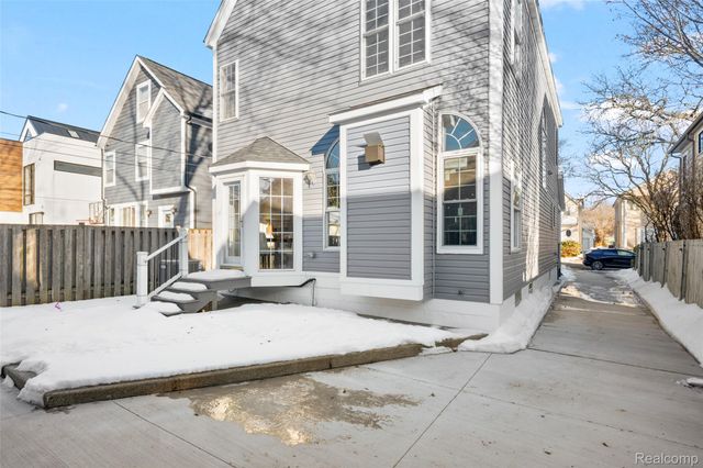 870 Davis Avenue, Birmingham, MI 48009