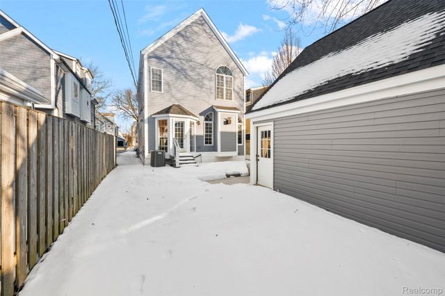 870 Davis Avenue, Birmingham, MI 48009