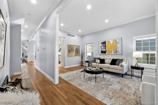 870 Davis Avenue, Birmingham, MI 48009