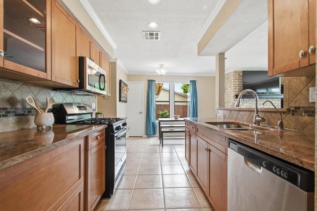 4011 Hillside DR, Round Rock, TX 78681