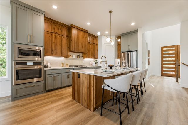 48 Chatburn Drive, Bella Vista, AR 72715