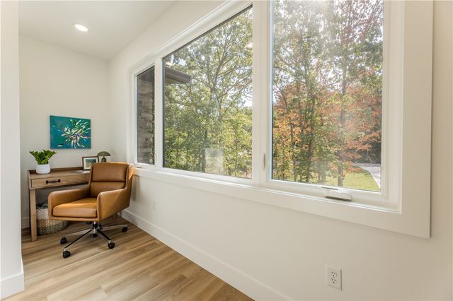 48 Chatburn Drive, Bella Vista, AR 72715