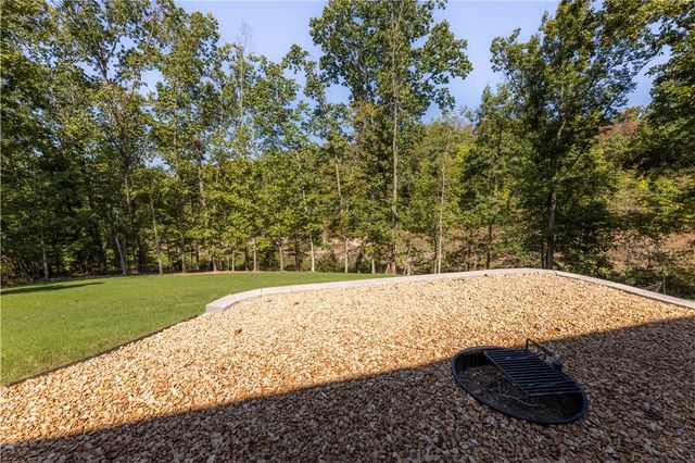 48 Chatburn Drive, Bella Vista, AR 72715