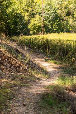 48 Chatburn Drive, Bella Vista, AR 72715