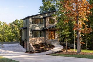 48 Chatburn Drive, Bella Vista, AR 72715