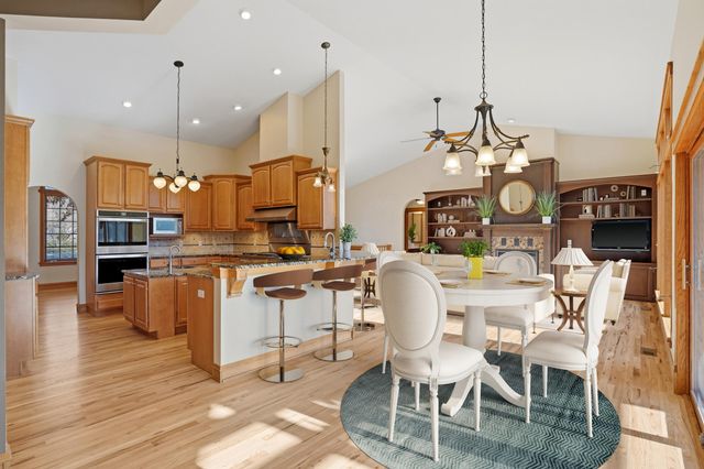 4702 GARDEN BROOK CT, Columbia, MO 65203