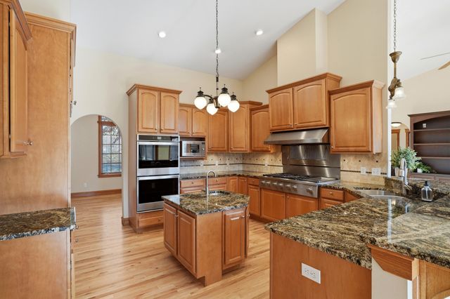 4702 GARDEN BROOK CT, Columbia, MO 65203