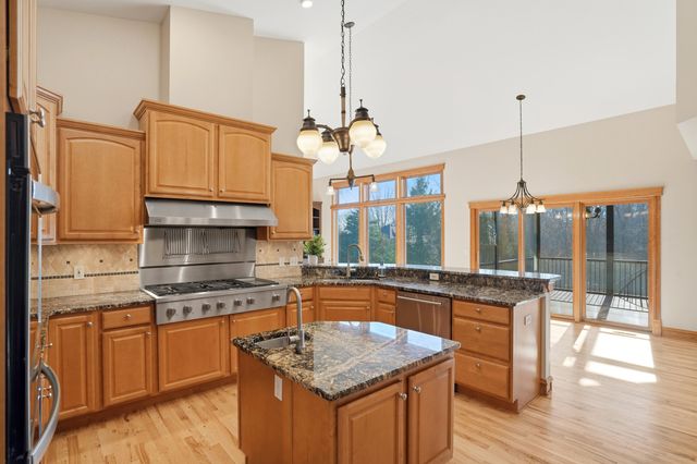 4702 GARDEN BROOK CT, Columbia, MO 65203