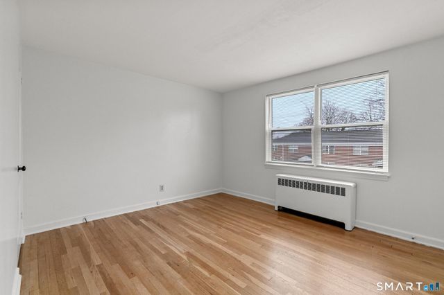 52 Arnold Way 52, West Hartford, CT 06119