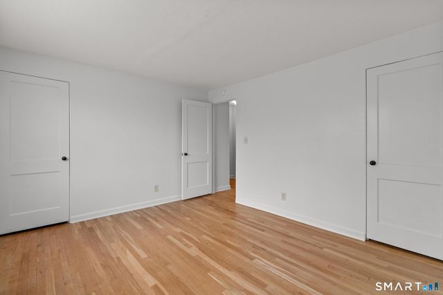 52 Arnold Way 52, West Hartford, CT 06119