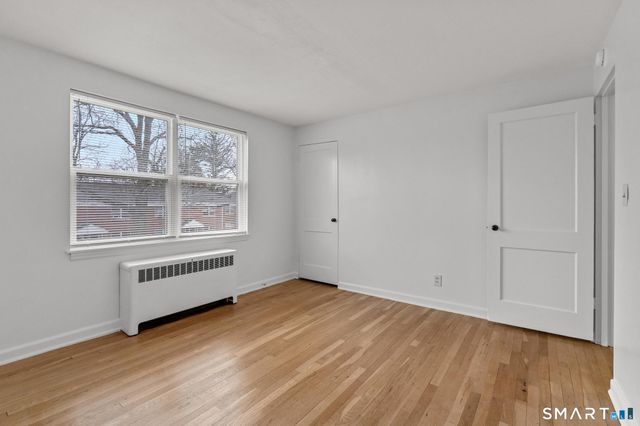 52 Arnold Way 52, West Hartford, CT 06119