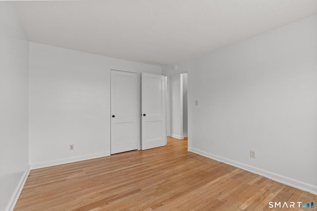 52 Arnold Way 52, West Hartford, CT 06119