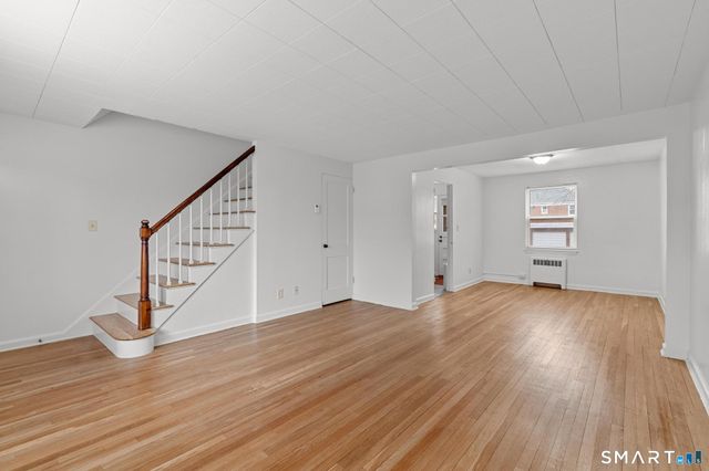 52 Arnold Way 52, West Hartford, CT 06119