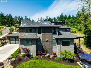 967 S 66TH Pl, Springfield, OR 97478