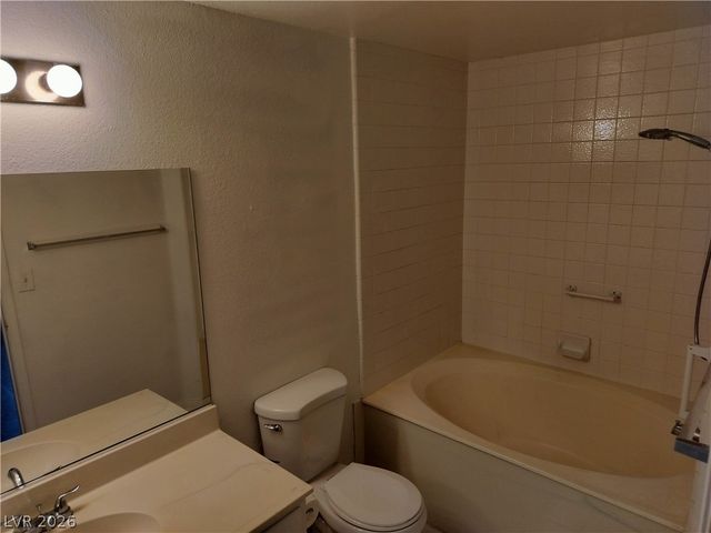 8425 Running Deer Avenue 104, Las Vegas, NV 89145