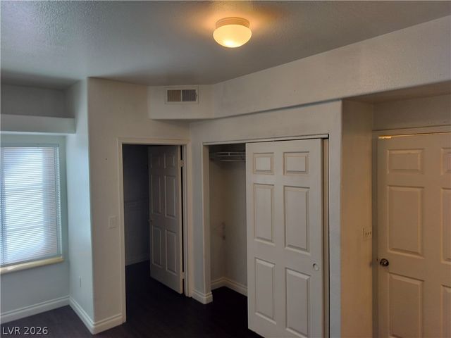8425 Running Deer Avenue 104, Las Vegas, NV 89145