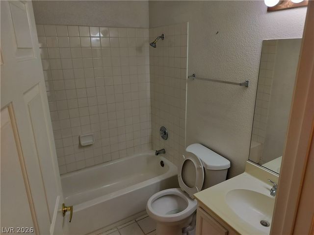 8425 Running Deer Avenue 104, Las Vegas, NV 89145
