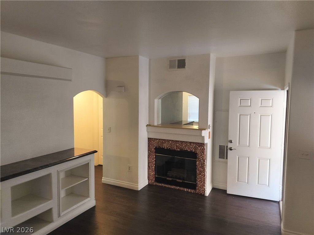 8425 Running Deer Avenue 104, Las Vegas, NV 89145