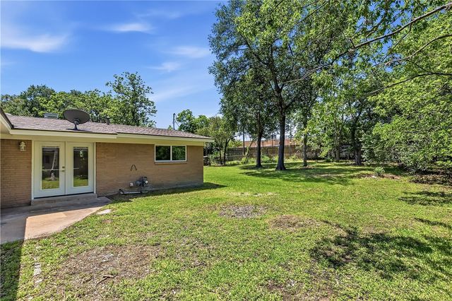1916 Vinewood Drive, Bryan, TX 77802