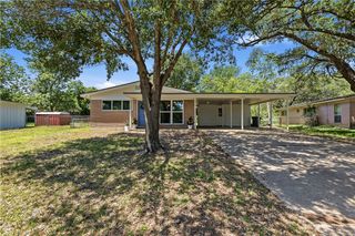 1916 Vinewood Drive, Bryan, TX 77802