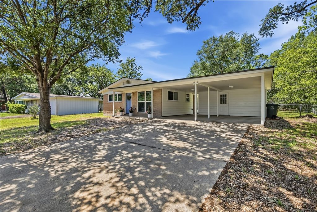 1916 Vinewood Drive, Bryan, TX 77802 — photo 2