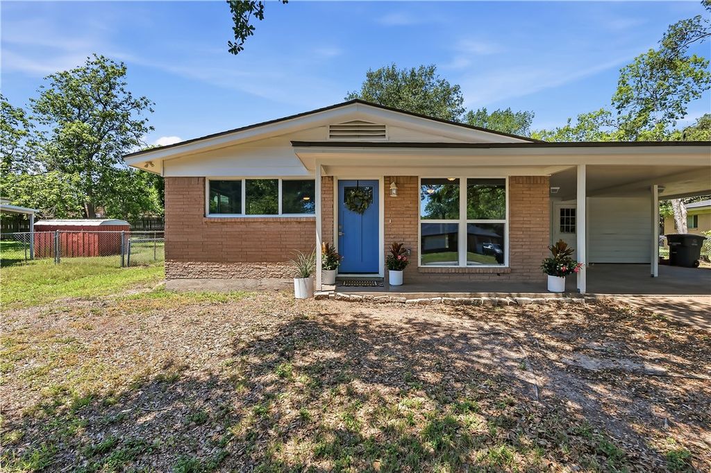 1916 Vinewood Drive, Bryan, TX 77802 — photo 3