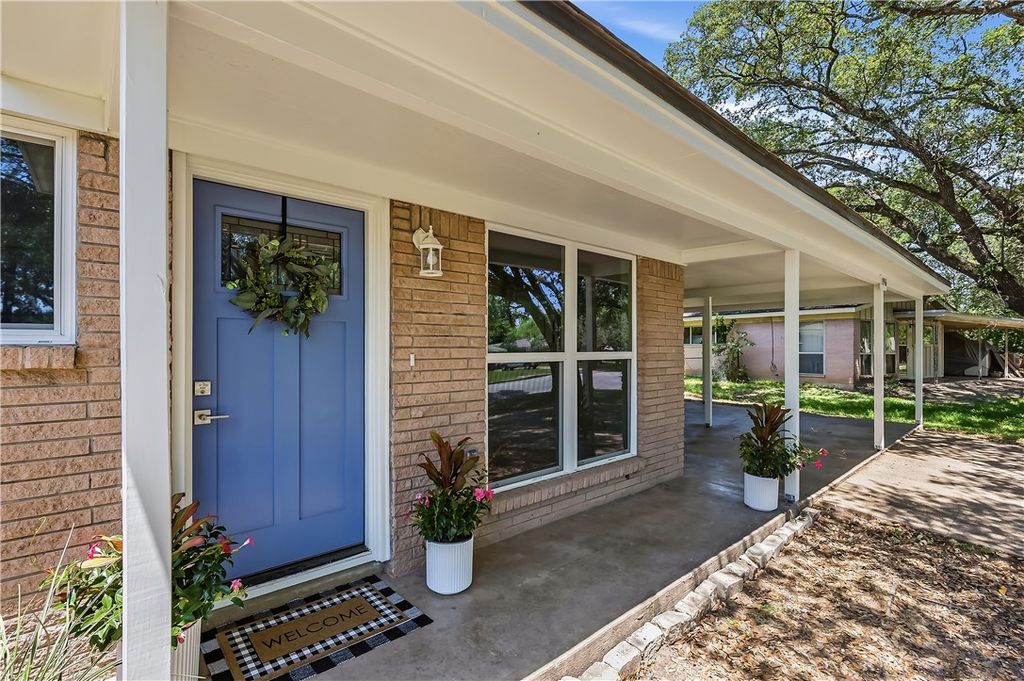1916 Vinewood Drive, Bryan, TX 77802 — photo 4