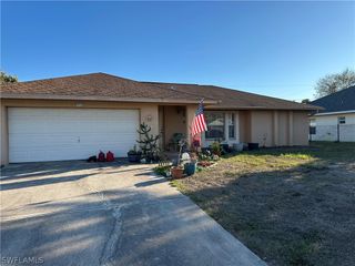 8312 Bahamas RD, Fort Myers, FL 33967