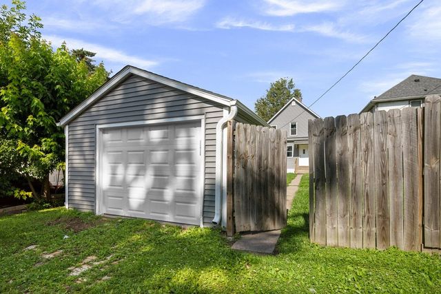 421 39th Street, Moline, IL 61265