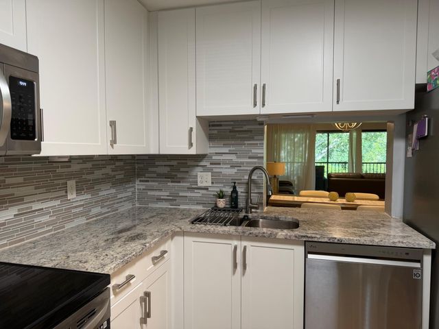 2664 NW 42nd Avenue, Coconut Creek, FL 33066