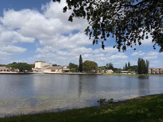 2664 NW 42nd Avenue, Coconut Creek, FL 33066