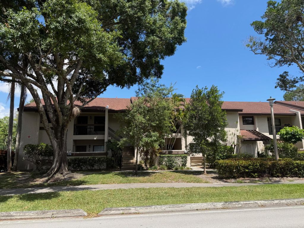 2664 NW 42nd Avenue, Coconut Creek, FL 33066