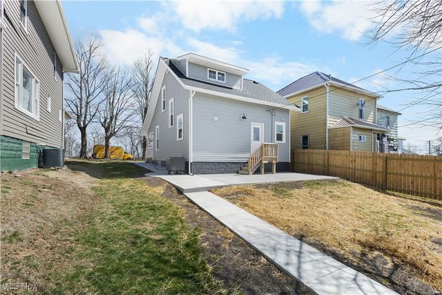 338 Woodlawn Avenue, Cambridge, OH 43725