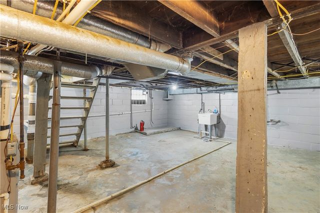 338 Woodlawn Avenue, Cambridge, OH 43725