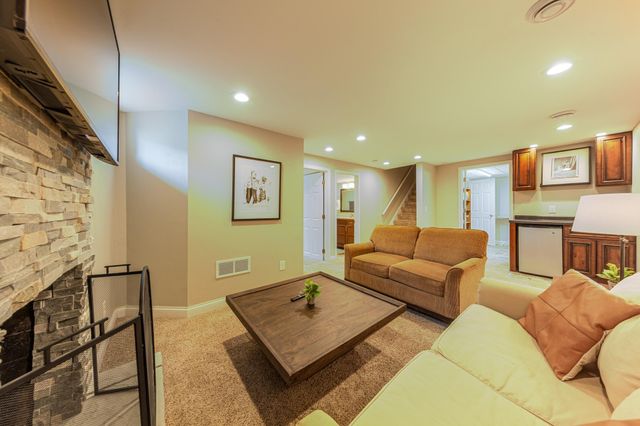 6624 Columbus Avenue S, Richfield, MN 55423