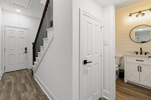 9703 Crestwater Circle, Magnolia, TX 77354