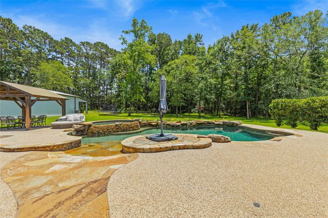 9703 Crestwater Circle, Magnolia, TX 77354