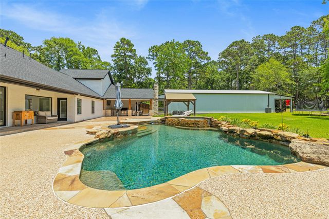 9703 Crestwater Circle, Magnolia, TX 77354
