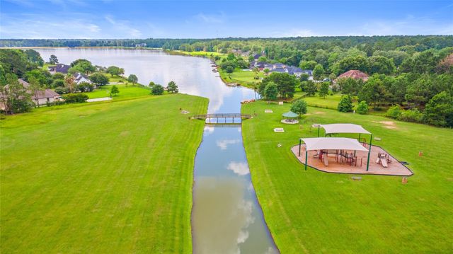 9703 Crestwater Circle, Magnolia, TX 77354
