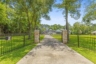 9703 Crestwater Circle, Magnolia, TX 77354