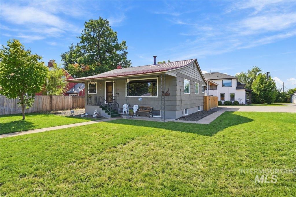 3811 W Puggy Ln, Boise, ID 83705 photo 2