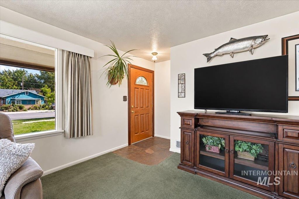 3811 W Puggy Ln, Boise, ID 83705 photo 4