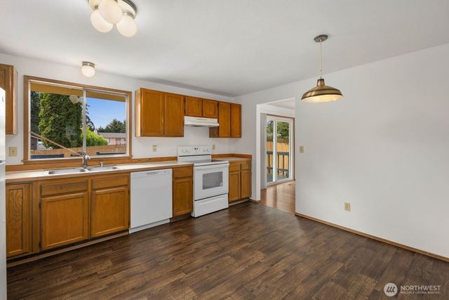 31721 4th Avenue S, Federal Way, WA 98003