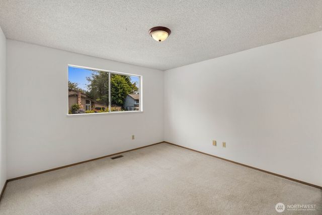 31721 4th Avenue S, Federal Way, WA 98003